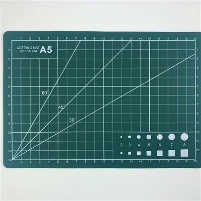 Ce dimensiuni sunt disponibile pentru covorașele de tăiere față-verso?